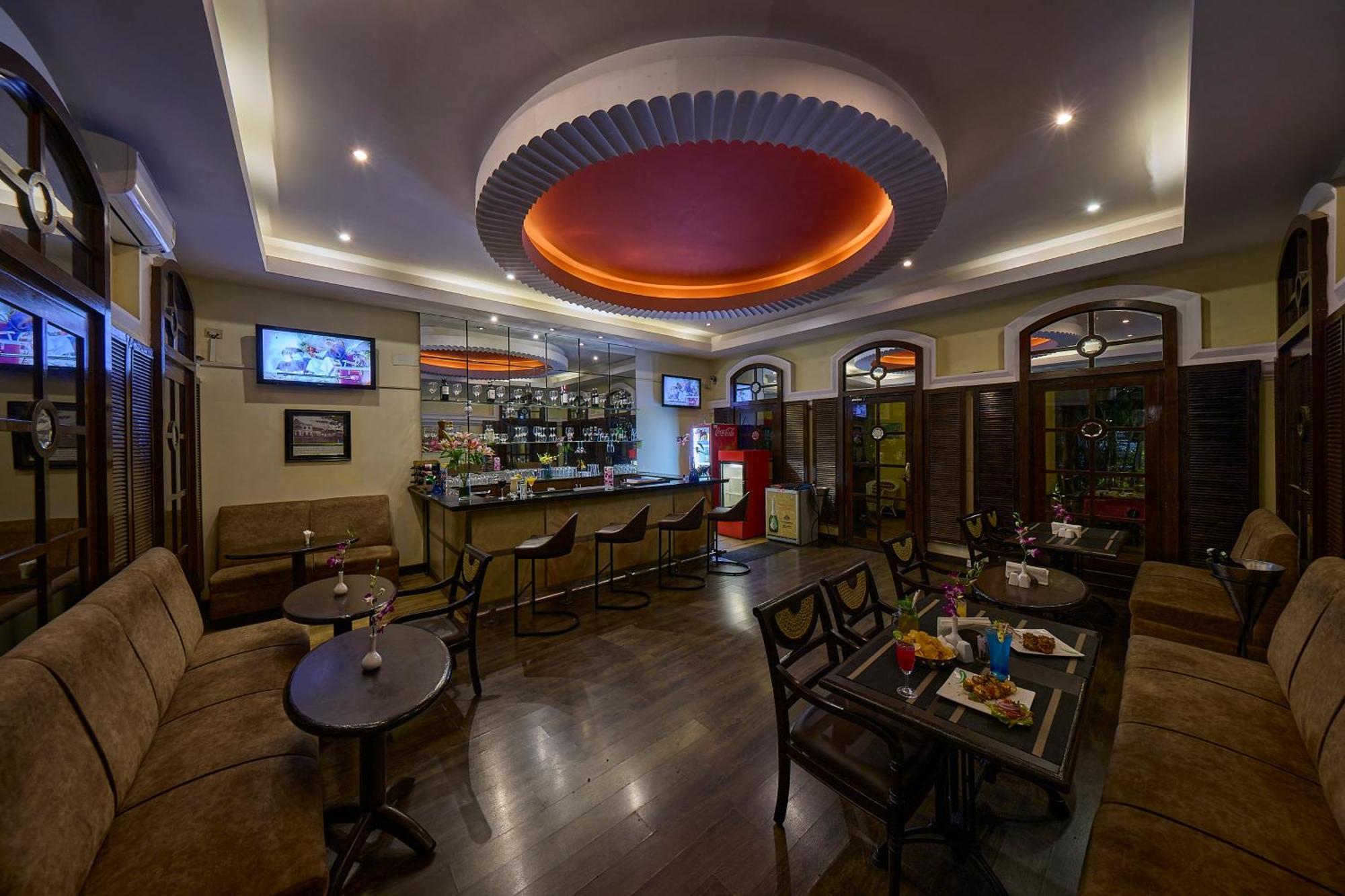 Hotel Royal Orchid Metropole 4*